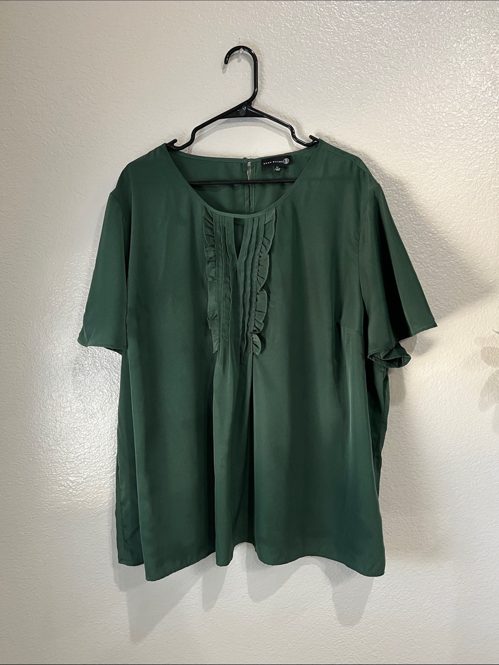 RYAN WYGHE Short Ruffle-Trim Forest Green Blouse Sz 4X Lightweight Flowy